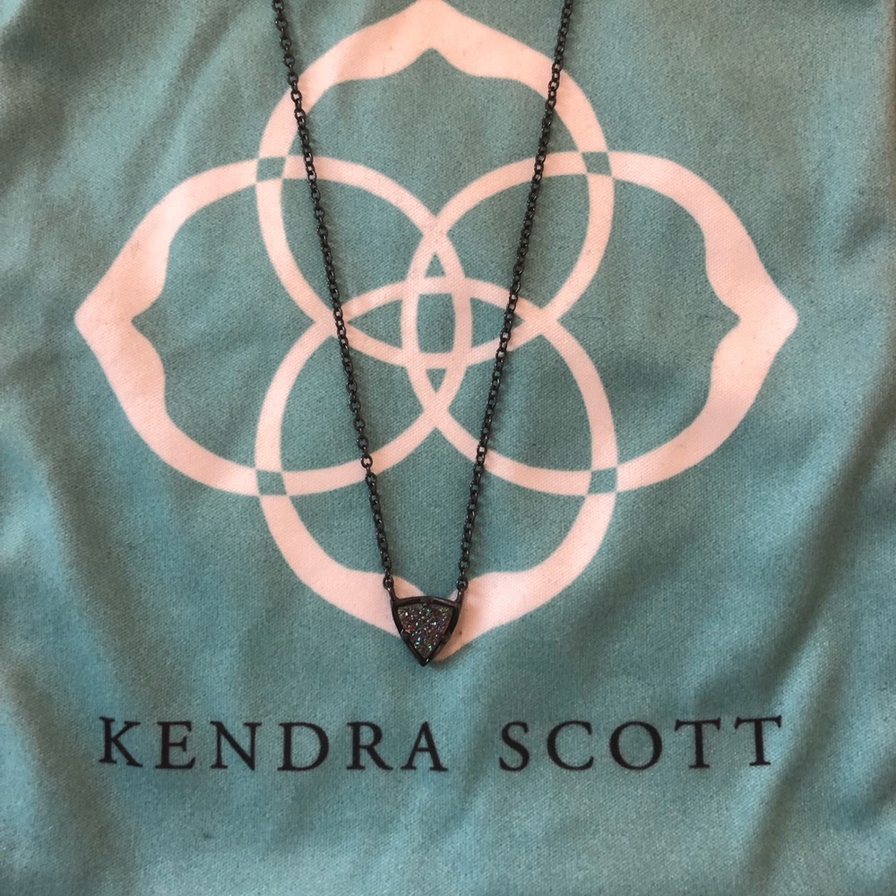 Kendra Scott Perry Triangle Pendant